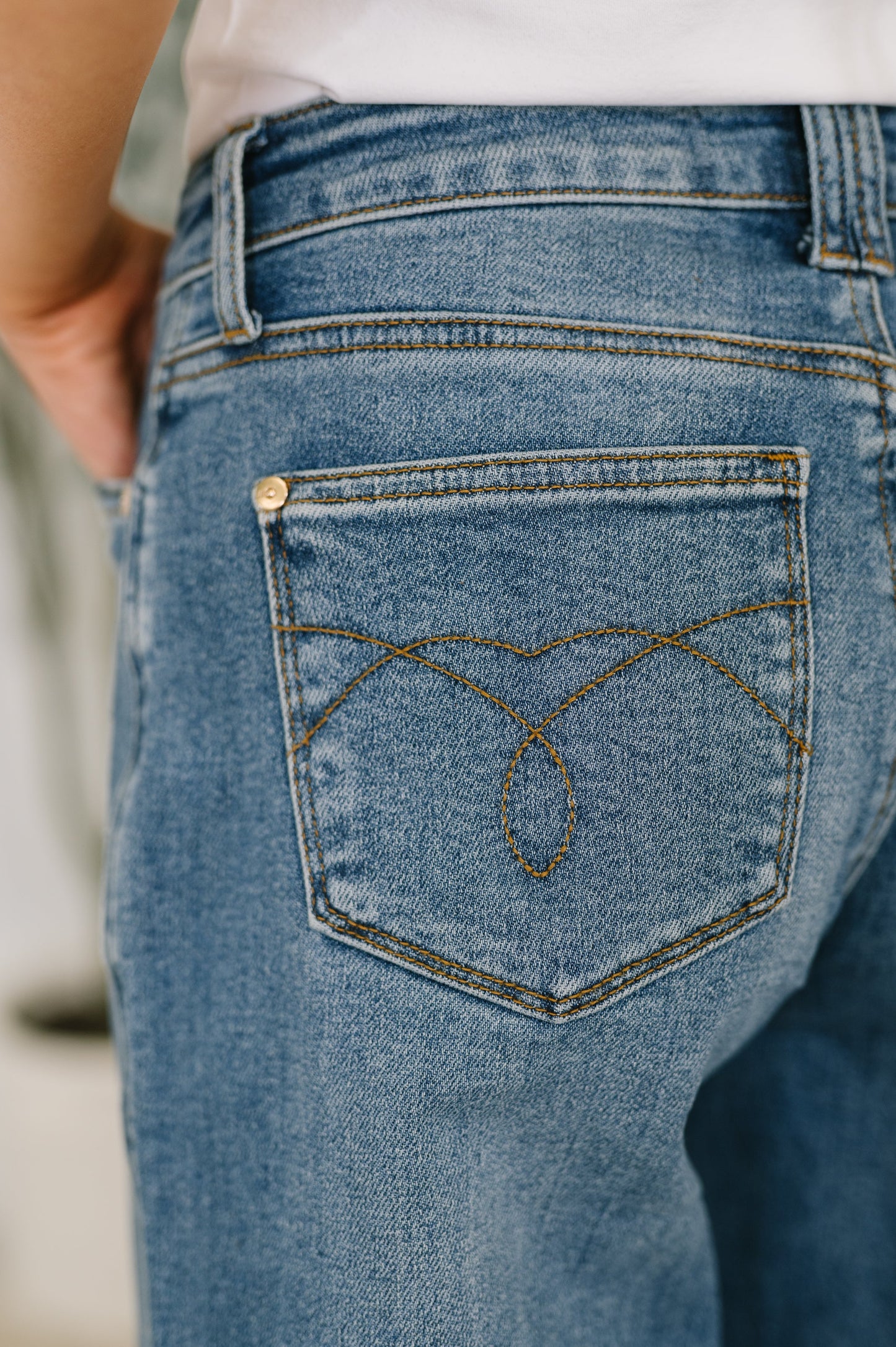 Bella High Waist Barrel Jeans – Soft Stretch Judy Blue with Stitch-Thru Pockets