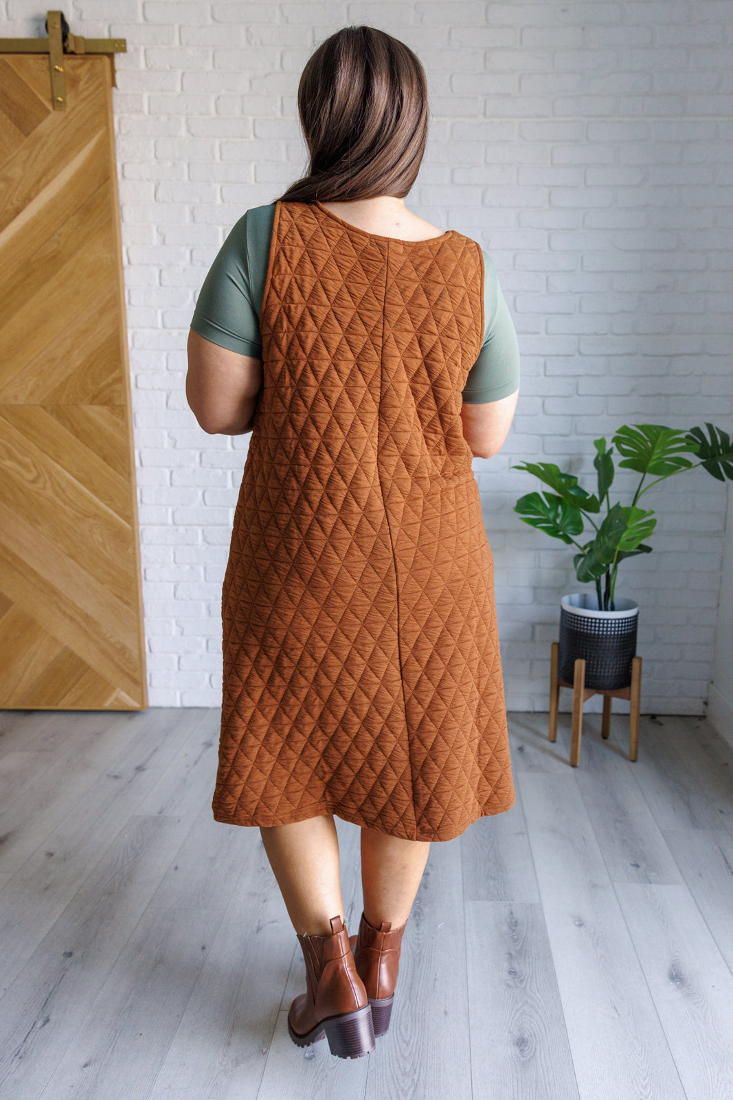 Free Falling Quilted Midi Dress – Cozy A-Line Jumper with Scoop Neck & Patch Pockets