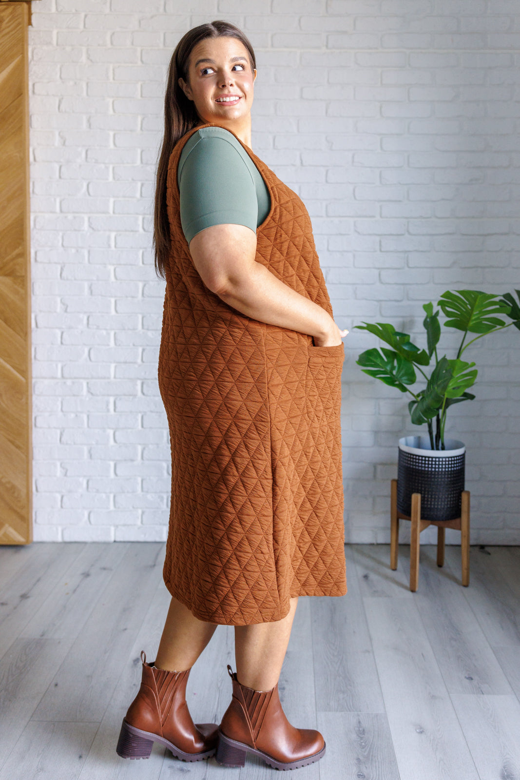 Free Falling Quilted Midi Dress – Cozy A-Line Jumper with Scoop Neck & Patch Pockets