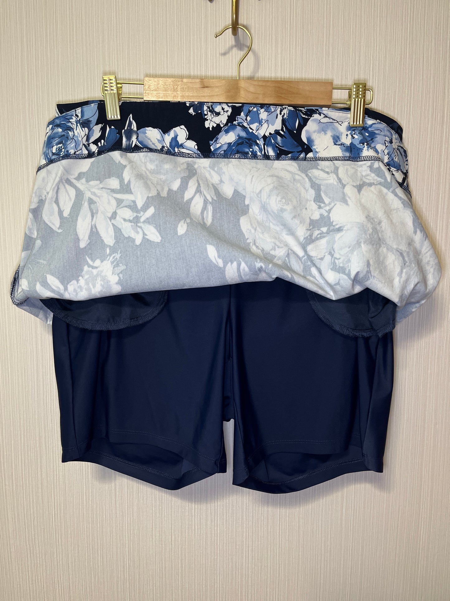 S.C. & Co. Blue Floral Skort XL
