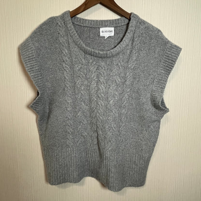 OLIVE + OAK Chunky Cable-Knit Pullover Sweater Vest
