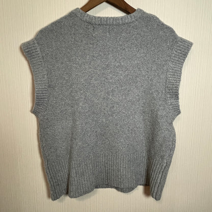 OLIVE + OAK Chunky Cable-Knit Pullover Sweater Vest