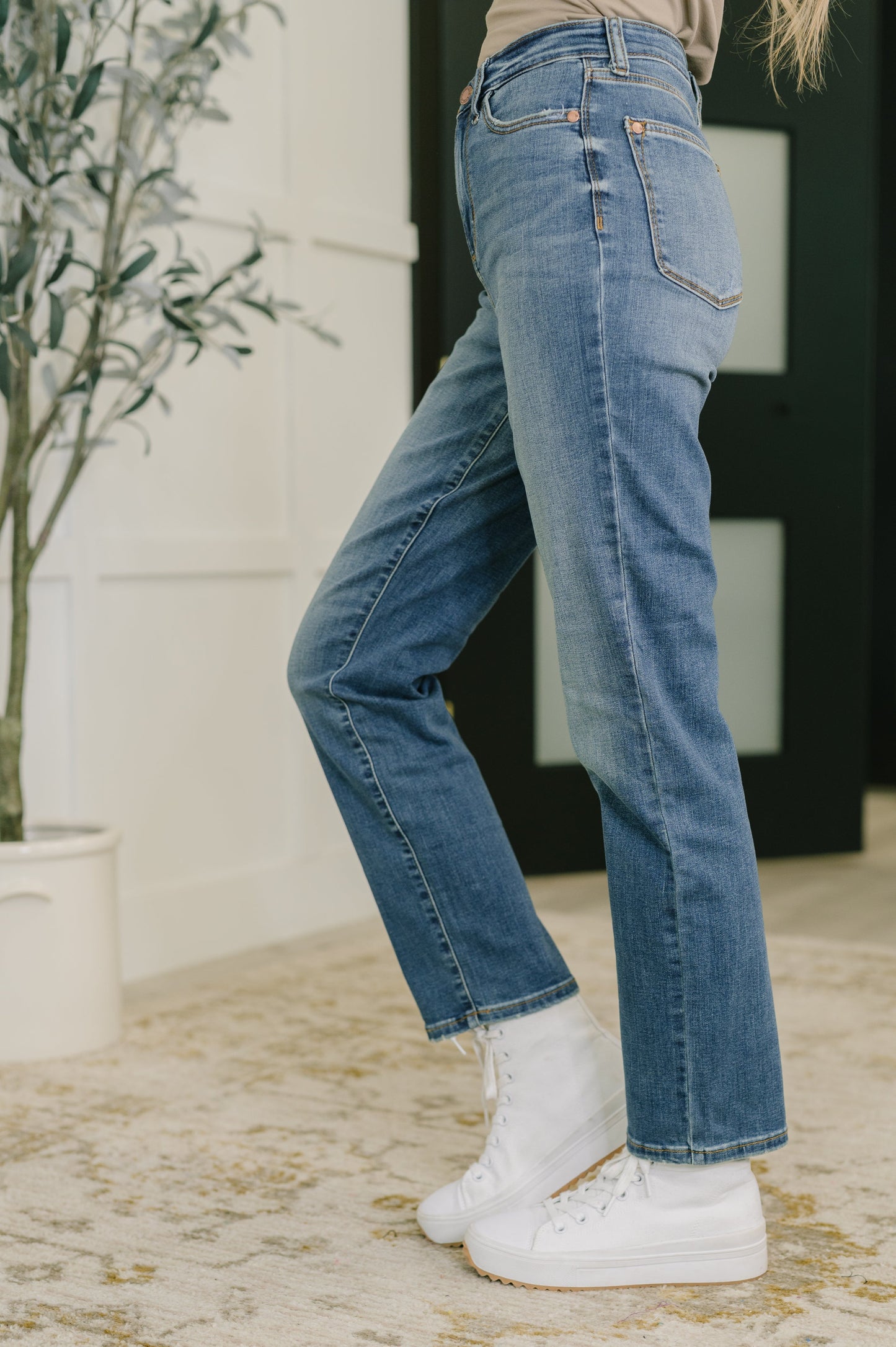 Izzie High Waist Straight Fit